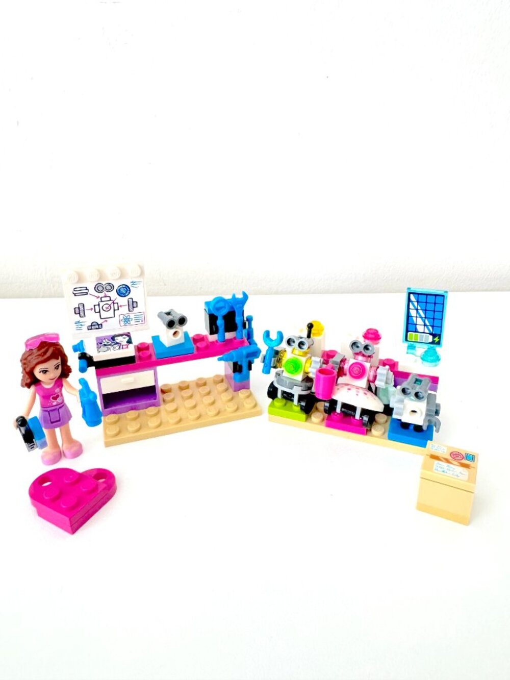 LEGO Friends Olivia's Creative Lab (#41307/91 pieces) Robots & Figure - Retired